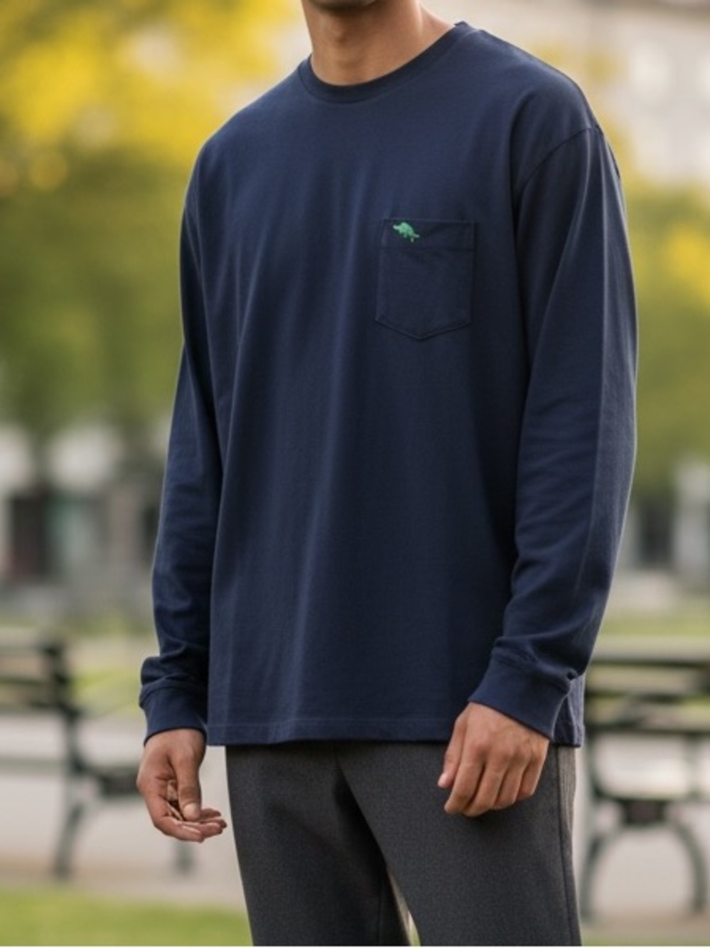 Tommy Bahama Men Dark Blue Long Sleeve Tee with Green Accent - L